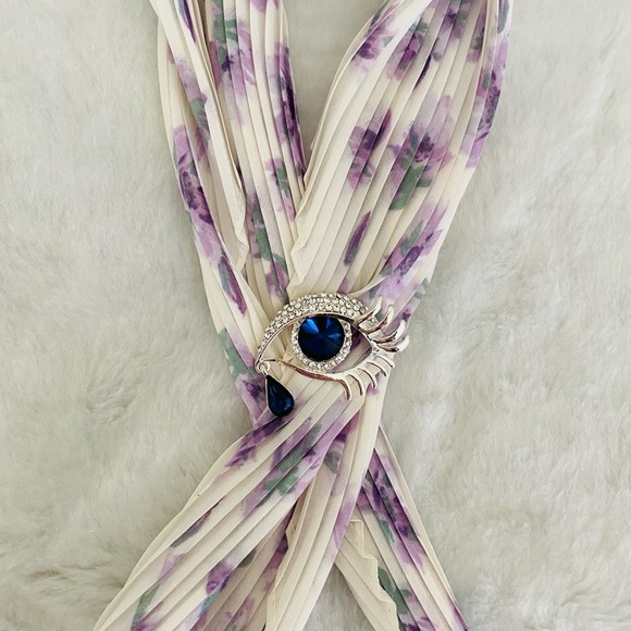 Blue Eye Brooch - Picture 2 of 6